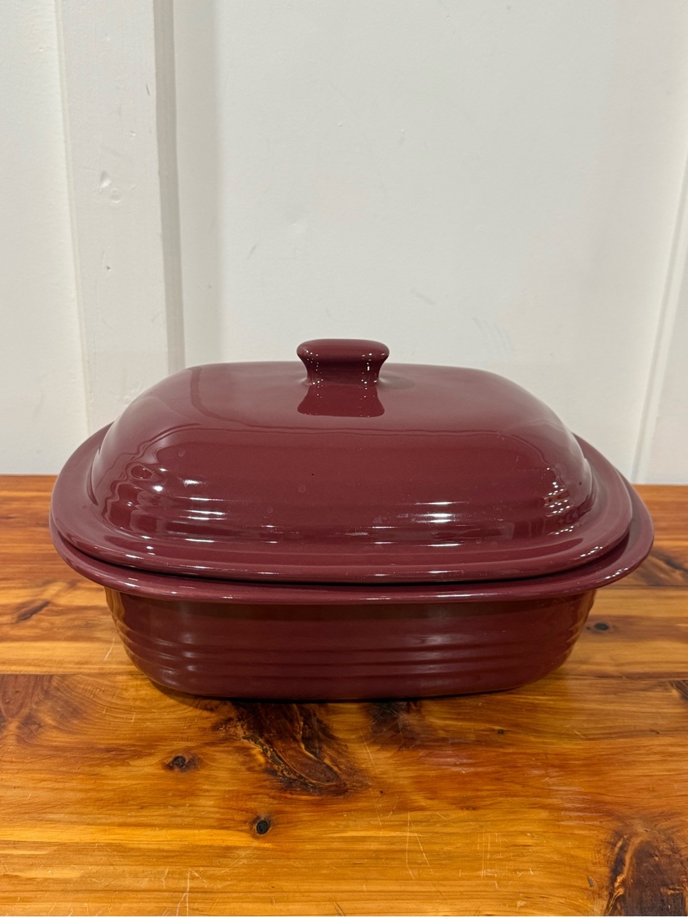 The Pampered Chef Stoneware Cranberry Maroon 3 Quart Covered Baking Dish